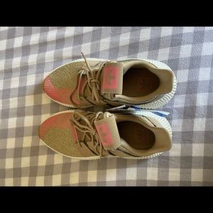 NWT Adidias Prophere 🤎